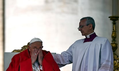 El Papa, este domingo durante la misa del Domingo de Ramos en la plaza de San Pedro, en el Vaticano.