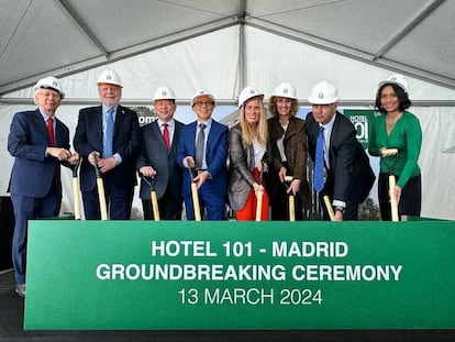 Acto de colocación de la primera piedra del Hotel 101 en Valdebebas (Madrid)