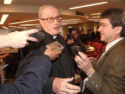 José María Setién, obispo emérito de San Sebastián, en el salón de plenos de la Conferencia Episcopal Española.