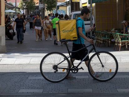 Un repartidor de Glovo, en Madrid.