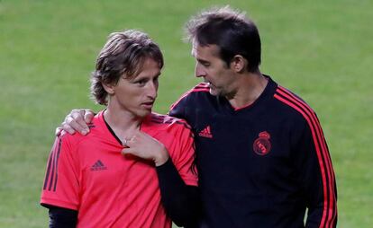 Modric junto a Lopetegui.