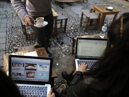 Two people with their laptops in a coffee shop in Istanbul, Turkey, in 2014.