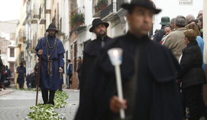 Los penitentes recorren 35 kilómetros hasta Sant Joan de Penyagolosa.