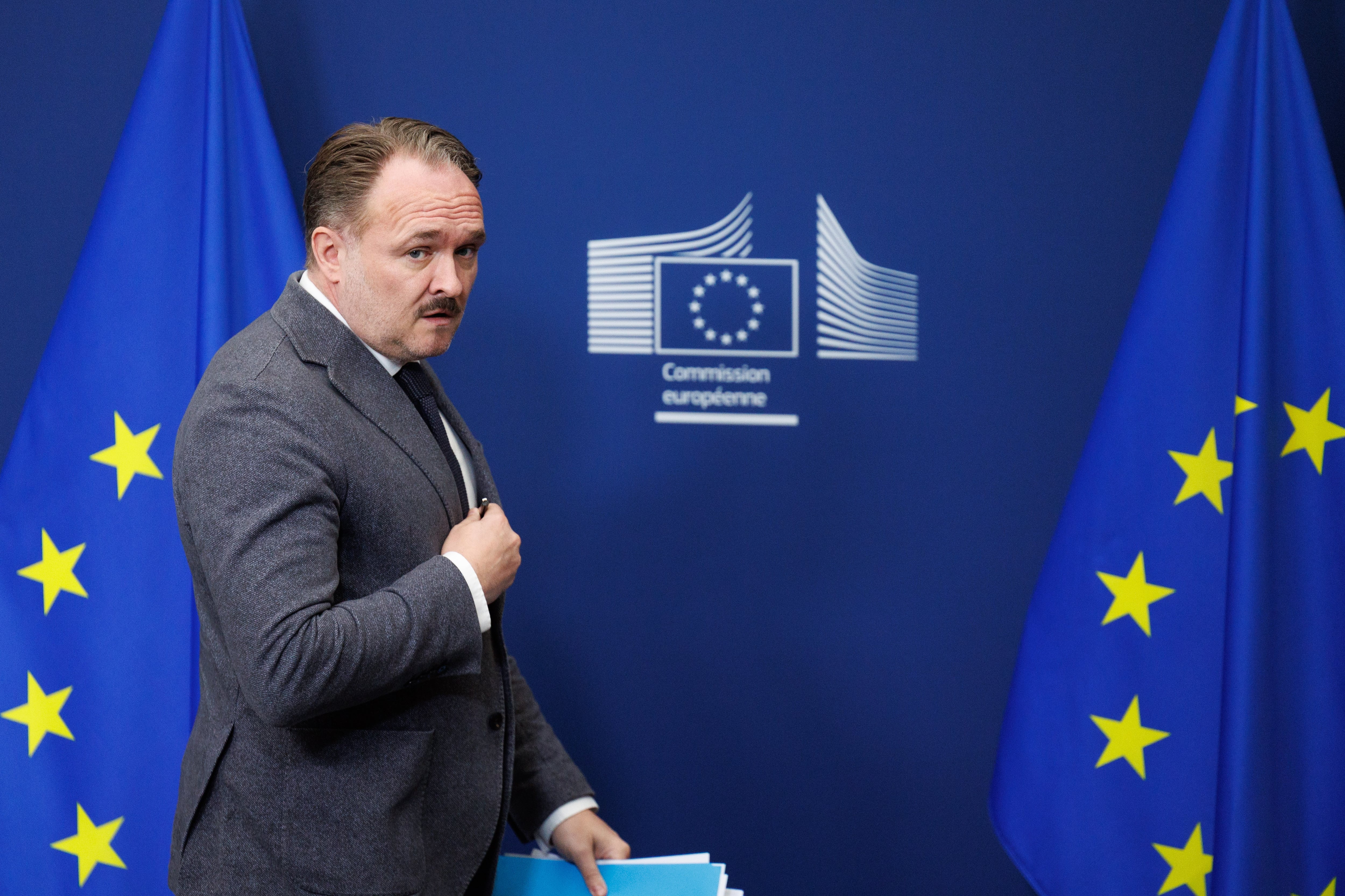 Bruselas busca aumentar la capacidad de las refinerías europeas para frenar los precios de los combustibles