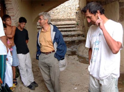 Ramón Sendra (d) y Joan Pellicer (c), los espeleólogos rescatados de la gruta de Solencio de Bastaras