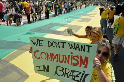 Manifestantes na avenida Paulista, no &uacute;ltimo dia 16. 