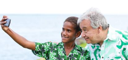 Timoci con Antonio Guterres en Fiji.