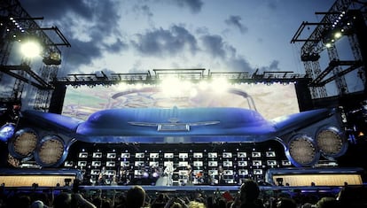 La gira mundial de Bon Jovi recaló en 2013 en el Calderón como única parada española y convenció a 45.000 fieles. El escenario era una espectacular recreación del frontal de un Buick de 1959.