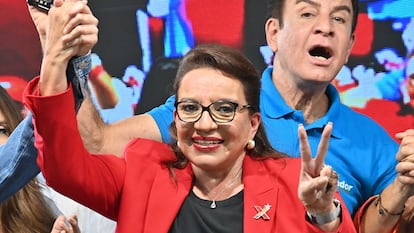 Xiomara Castro encabeza los primeros resultados de las elecciones generales celebradas el domingo en Honduras.