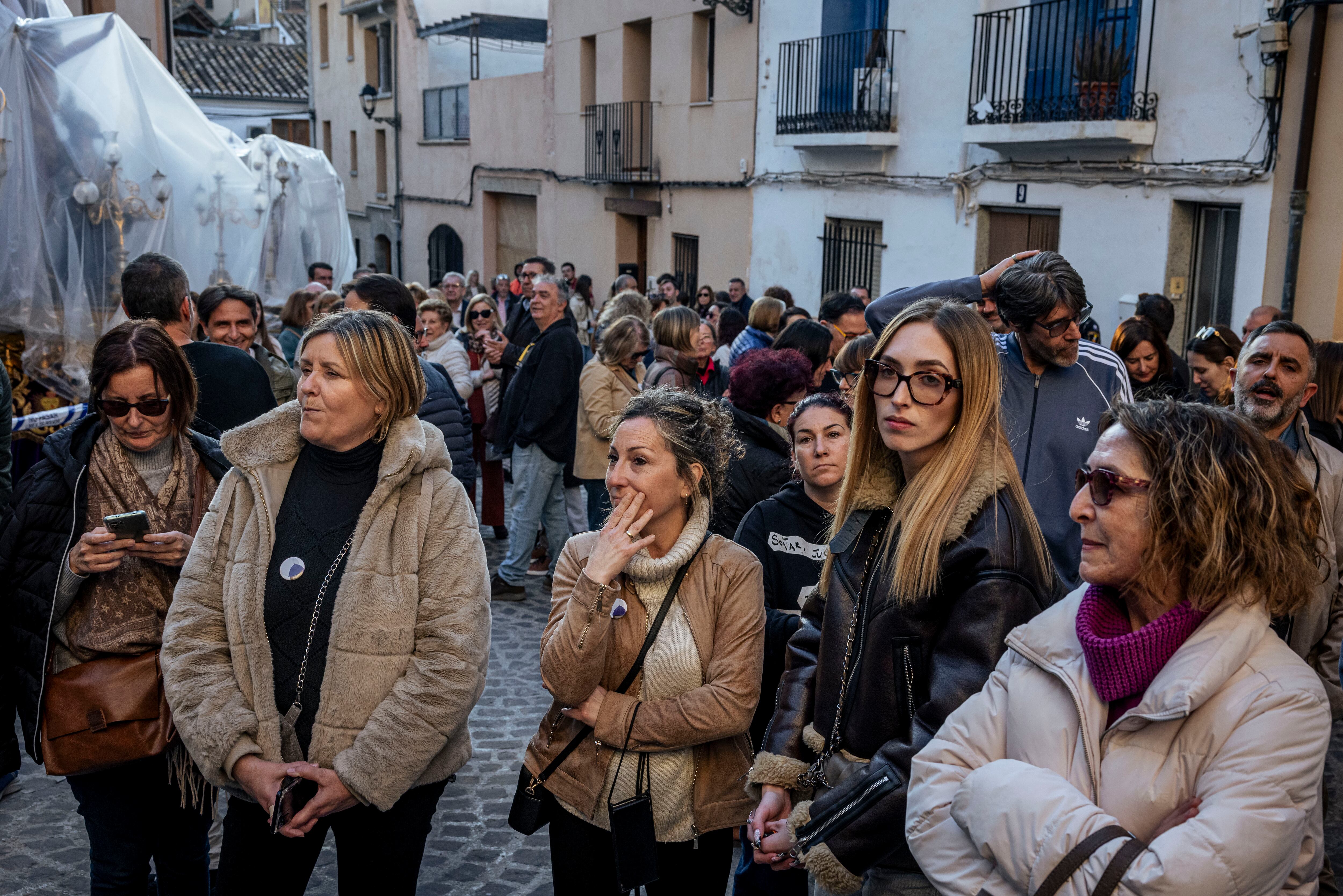 Algunas de las muejres concentradas este domingo en las inmediaciones de la ermita de la Puríssima Sang del Nostre Senyor Jesucrist.