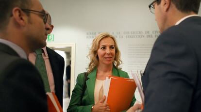 La secretaria autonómica de Gobernación, Asunción Quinzá, en las Cortes.
