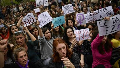 Concentración en Pamplona contra la sentencia de La Manada. Álvaro Barrientos.