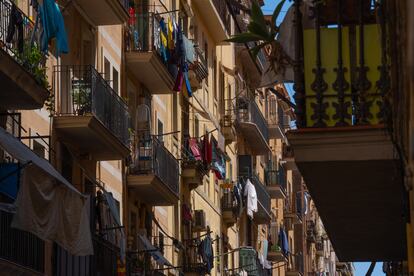 La fachada de un edificio residencial en Barcelona, el 17 de mayo.