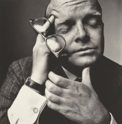 El escritor Truman Capote, retratado por Irving Penn.