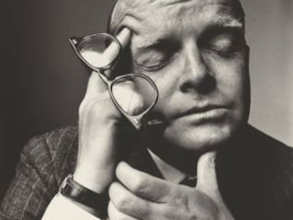 El escritor Truman Capote, retratado por Irving Penn.