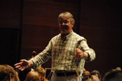 El director Víctor Pablo Pérez