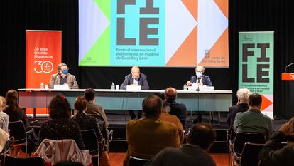 Desde la izquierda, Jesús Ruiz Mantilla, Francisco Igea y Javier Ortega durante la presentación del evento en eI Instituto Cervantes de Madrid.