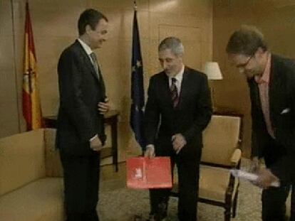 Zapatero recibe el apoyo de todos los grupos políticos