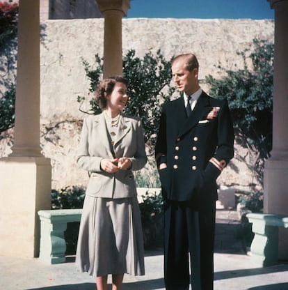 Isabel II, entonces princesa, y su marido, el principe Felipe, duque de Edimburgo, en su luna de miel en Malta, en 1947.