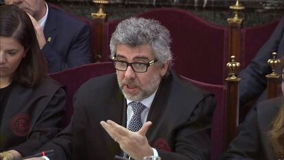 Jordi Pina, abogado de Jordi Turull y Josep Rull, durante la comparecencia del comisario Joan Carles Molinero, en una nueva sesión del juicio a la cúpula del "procés", el pasado jueves, en el Tribunal Supremo de Madrid. 