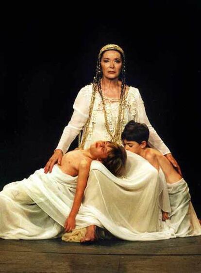 Núria Espert, en su adaptación de 'Medea' de 2001.