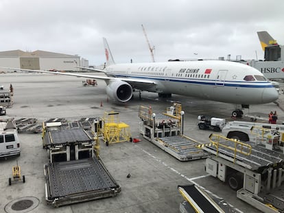 Un avión de Air China en el aeropuerto internacional de Los Angeles, el pasado 24 de mayo.