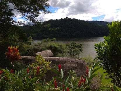 En El Sauce, ubicado junto a una laguna de origen volcánico, hay proyectos de ecoturismo y programas de cultivo sostenible de café y cacao para evitar que la población deforeste la selva.