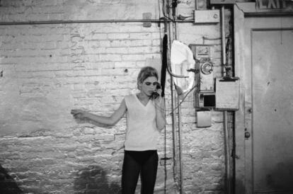 Edie Sedgwick en el estudio en 1965.