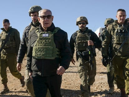 El primer ministro de Israel, Benjamín Netanyahu, visita la cima del Monte Hermón, en territorio sirio, el pasado diciembre.