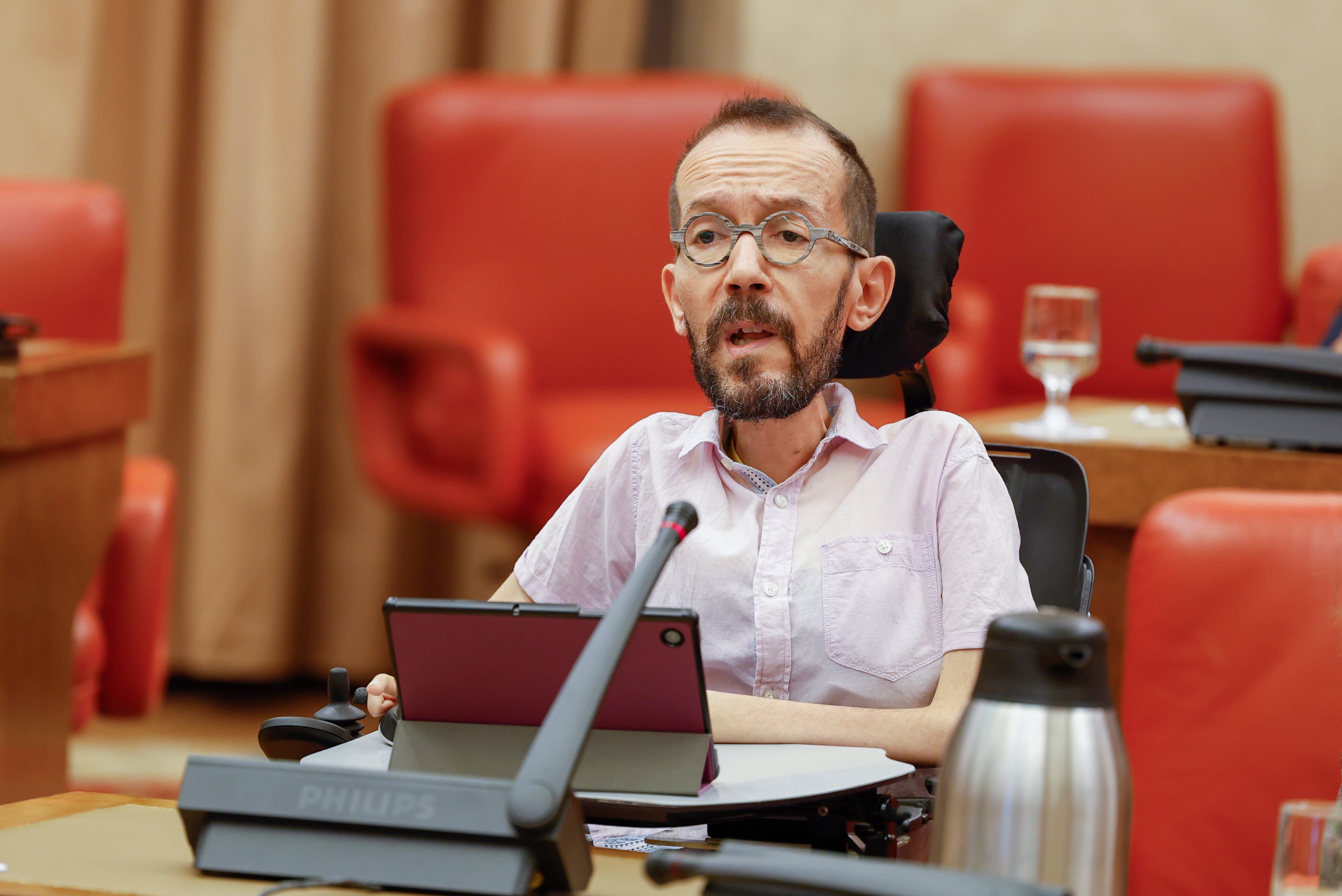 Una jueza de Madrid envía al banquillo a Echenique por un tuit sobre curas pederastas 