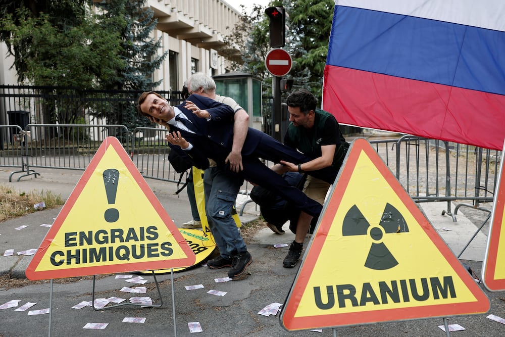 Greenpeace activists install a wax statue of French President Emmanuel Macron borrowed from the Grevin Museum without permission, to denounce what they call France's continued commercials ties with Russia despite the war in Ukraine, in front of the Russian Embassy in Paris, France, June 2, 2025. REUTERS/Benoit Tessier 
