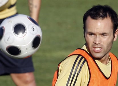 Iniesta, durante un entrenamiento con la selección.