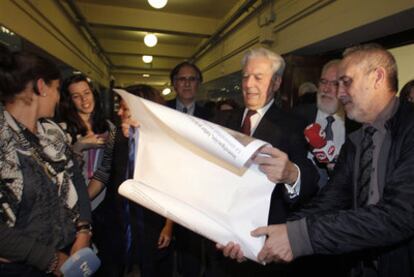 Mario Vargas Llosa, ayer en la Universidad Complutense.