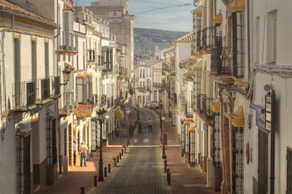 Una de las calles del centro de Olvera.