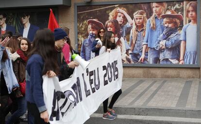 Estudiants es manifesten a Terrassa contra el model 3+2 a la universitat