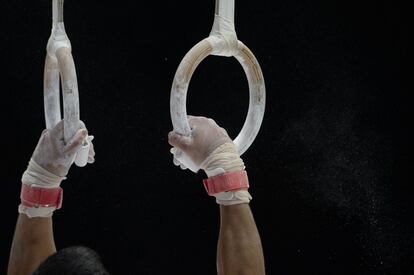 La gimnasia aúna potencia, coordinación, flexibilidad y fuerza. En la imagen, un gimnasta en las anillas.