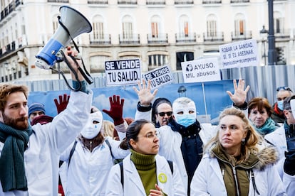 Protestas de médicos en Madrid, frente a la Consejería de Sanidad, el 18 de enero de 2023.