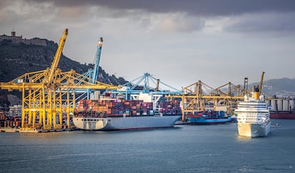 Terminal de contenedores del puerto de Barcelona.