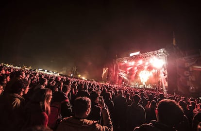 El escenario principal del festival a rebosar.