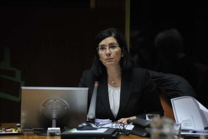 La directora de Emakunde, en el Parlamento vasco.