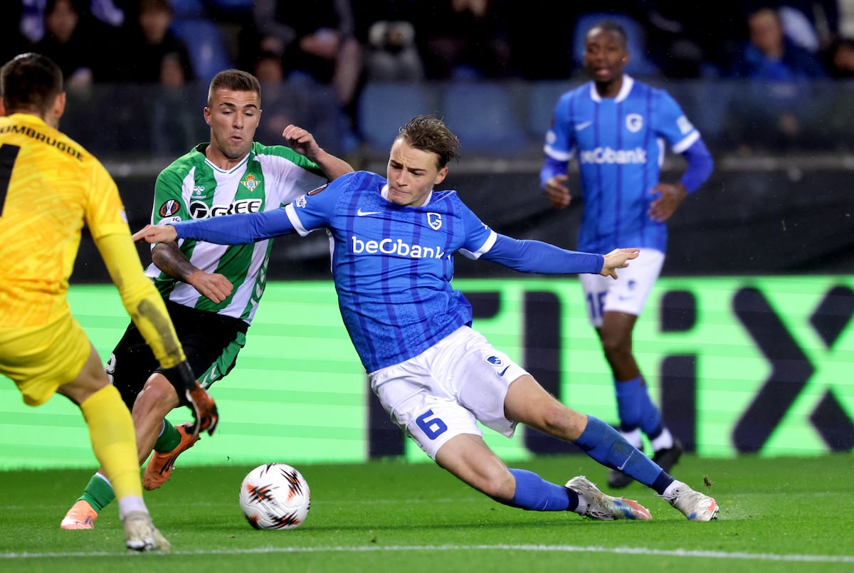 Un Betis muy plano no puede con el Genk