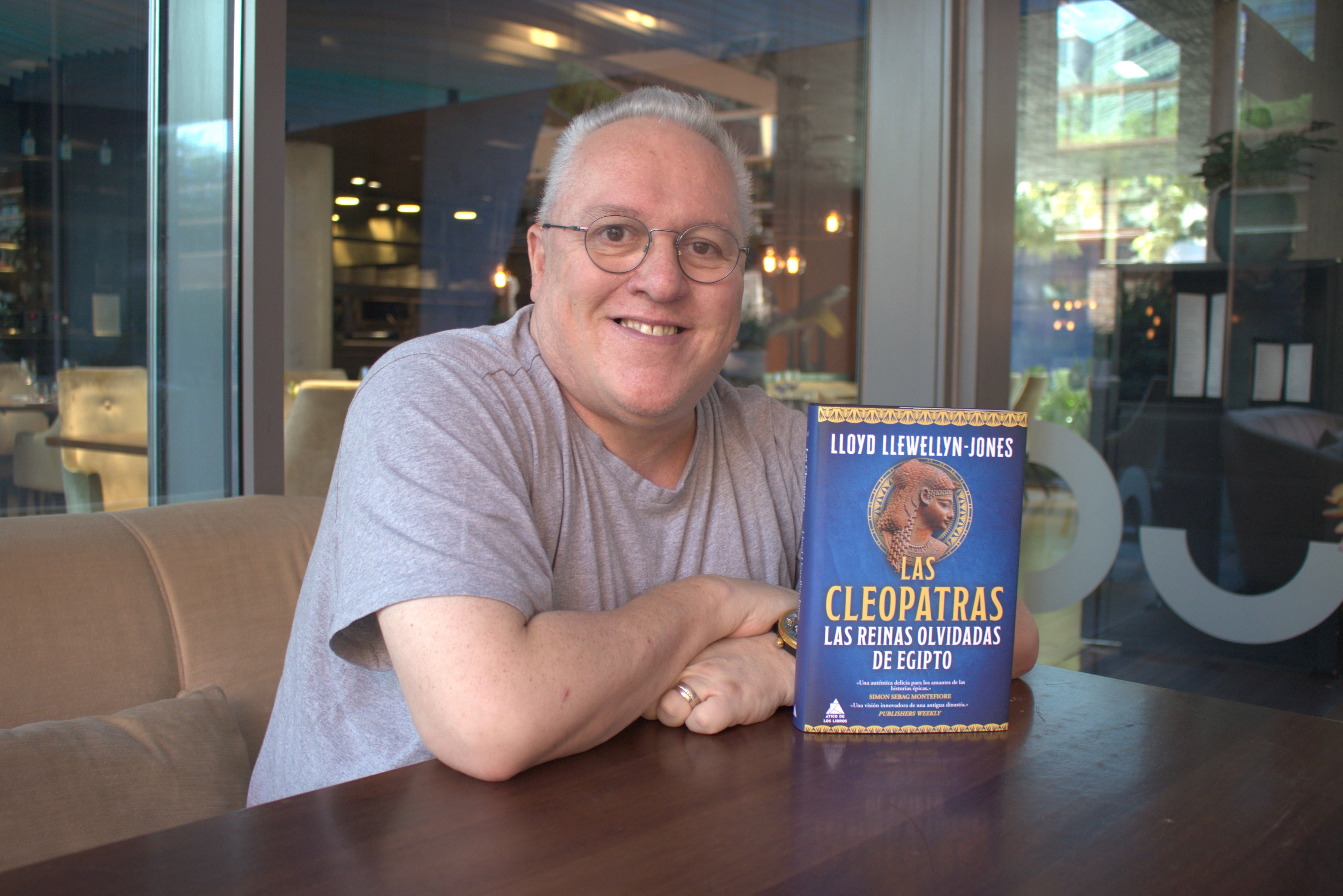 Lloyd Llewellyn-Jones, en Barcelona con su libro.