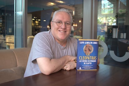 Lloyd Llewellyn-Jones, en Barcelona con su libro.