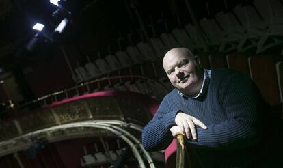 Declan Donnellan, en 2016 en el teatro María Guerrero de Madrid. 