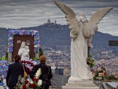 Cementerio de Montjuic, en la festividad de todos los santos.