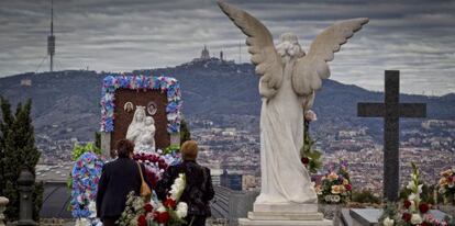 Cementerio de Montjuic, en la festividad de todos los santos.