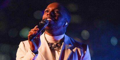 Leslie Odom Jr., durante su actuación en la gala de los Oscar 2021 en el Dolby Theater, en Los Ángeles (EE UU).