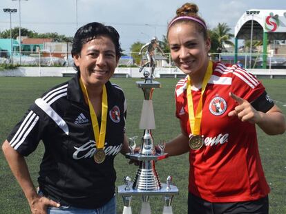 Ibarra junto con Karla Pérez, durante un torneo en 2015.