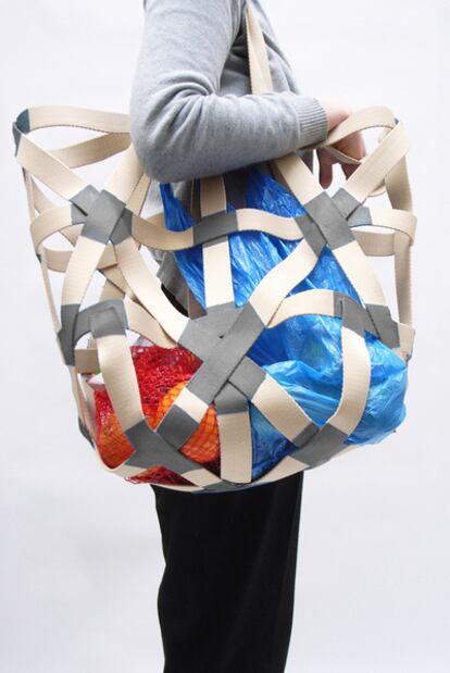 El bolso de Óscar Díaz realizado con cintas Glueline.