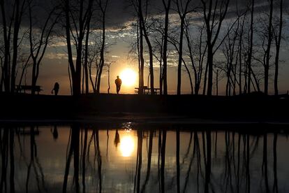 Puesta de sol en Presque Isle State Park en Erie, Pensilvania.